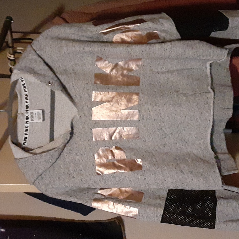 VS PINK HOODED CROP SWEATSHIRT